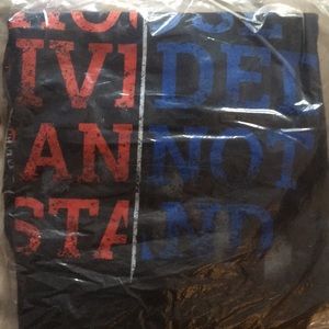 Grunt Style “A House Divided” Men’s Medium Tshirt 2019